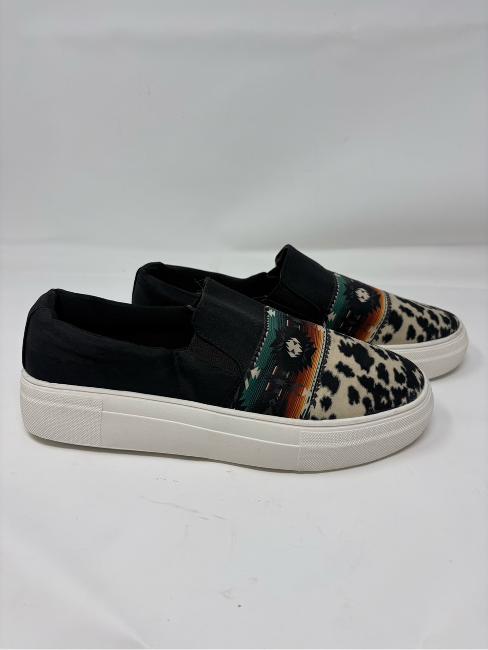 Crazy Train Size: 7 Cowhide Print Slip-On Sneaker Shoes